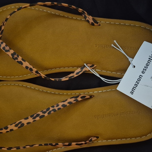 Amazon Essentials Leopard Print Sandals - Picture 4 of 5